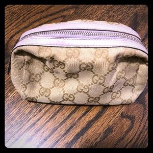 Adorable 💯 authentic GUCCI makeup pouch